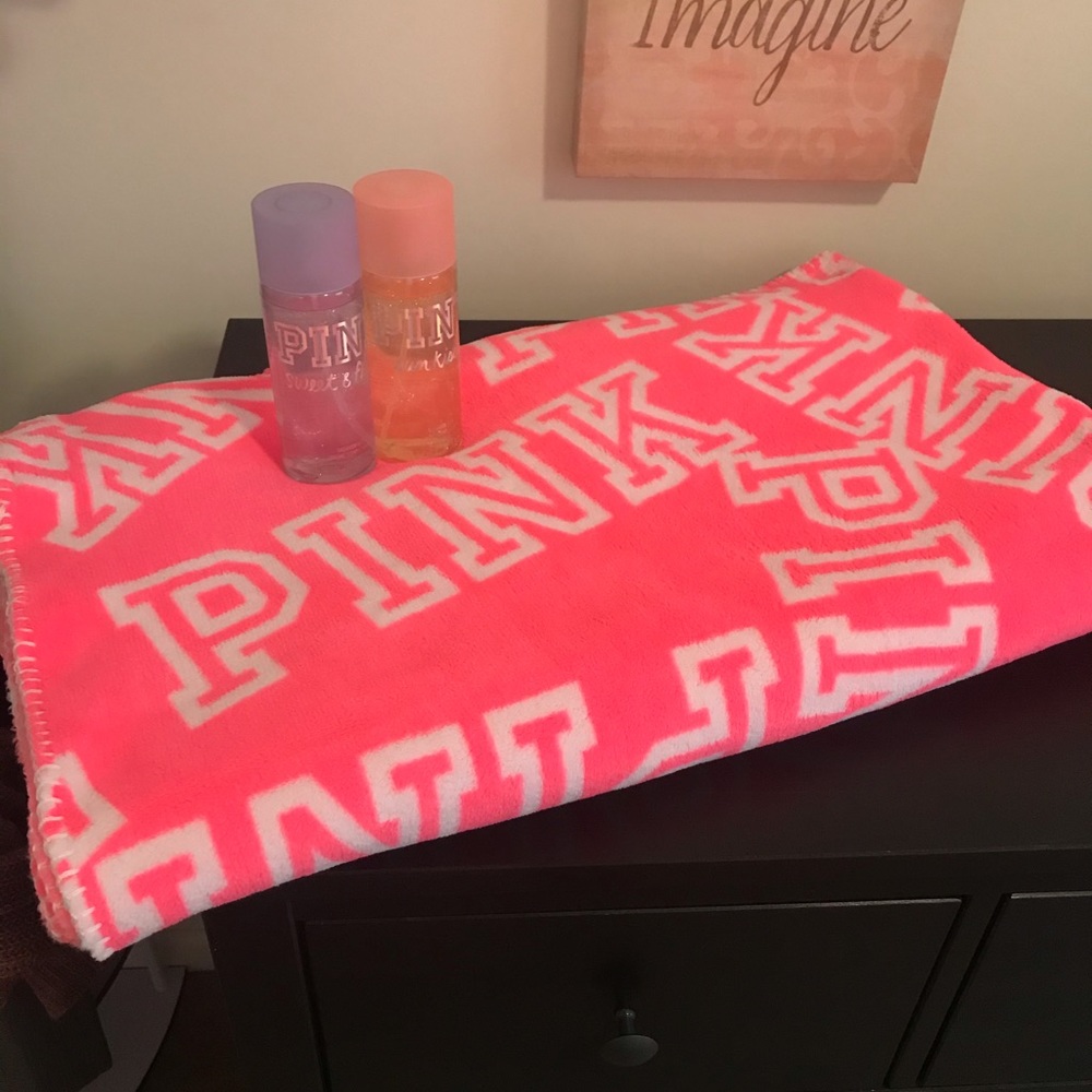PINK fleece throw & 2 shimmer mists